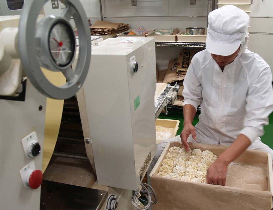 麺作成の様子